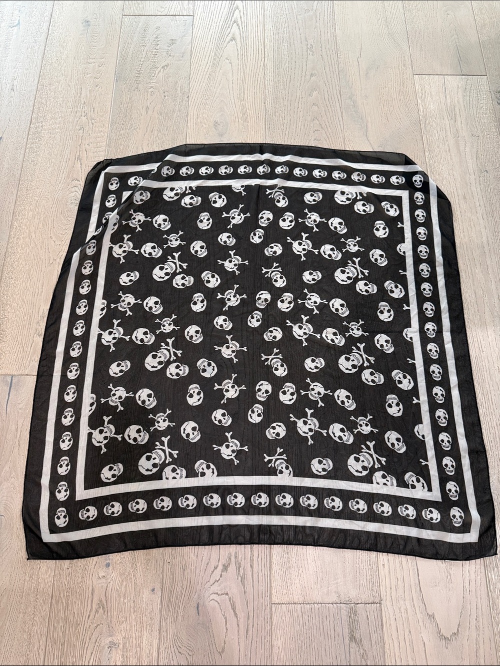 Aritzia Black and White Skull Print Scarf